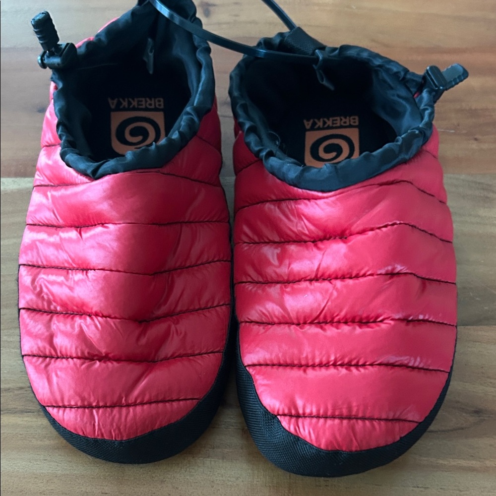 Like New Brekka Red Insulated Slipper Shoes sz small women’s